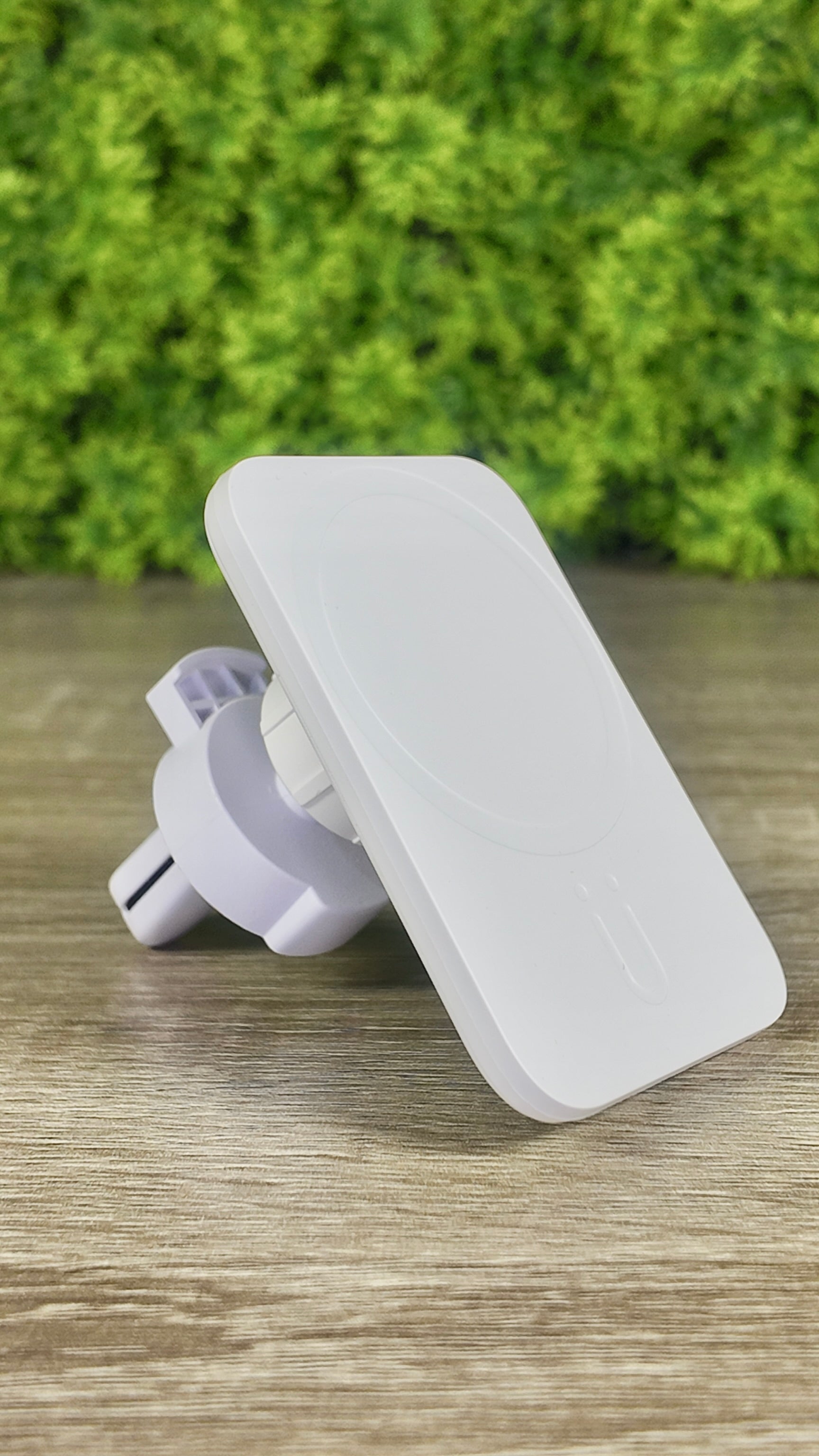 hltech - Magnetic Wireless Car Charger - White