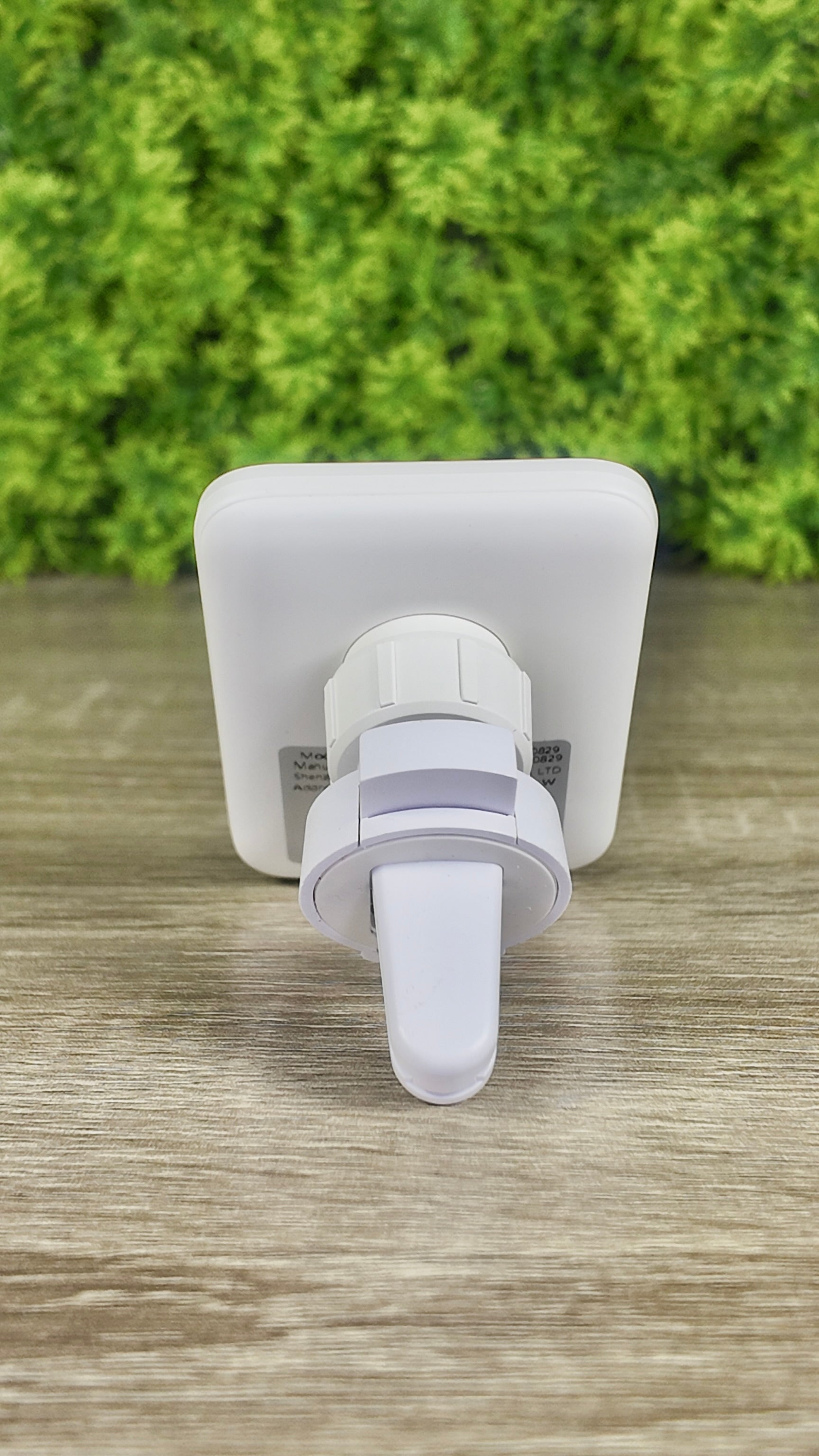 hltech - Magnetic Wireless Car Charger - White